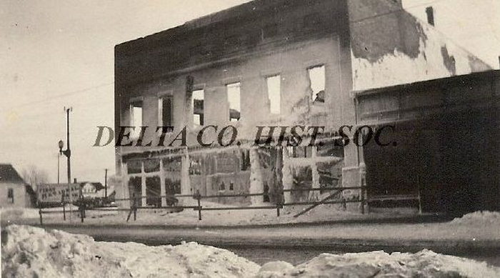 Gladstone Opera House - 1922 Fire From Delta Cty Historical Society